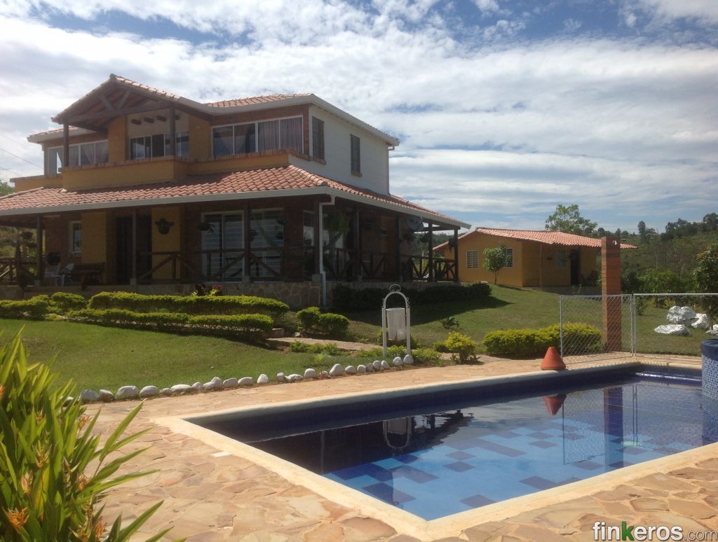 VDA ACAPULCO PARCELACION MONTERREY CASA 33 - Finca en Bucaramanga, Santander